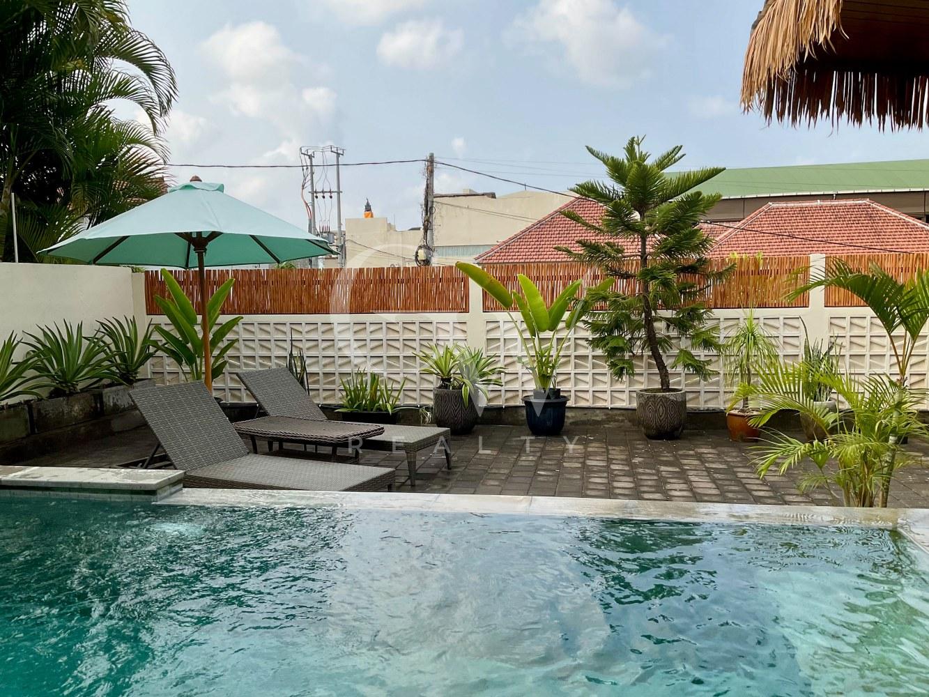 Villa Neighbor