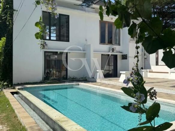 Villa Ponds